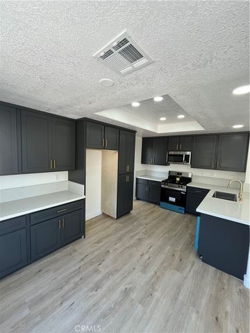 13281 Luna Rd, Victorville, CA 92392
