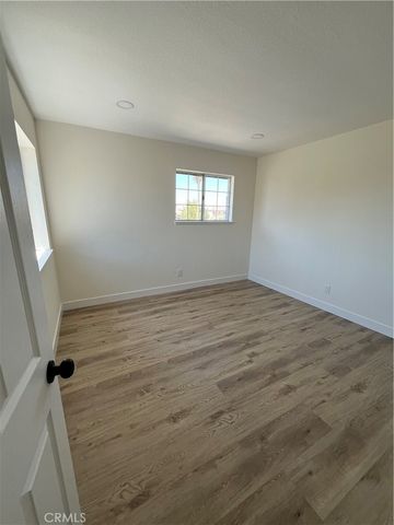 13281 Luna Rd, Victorville, CA 92392