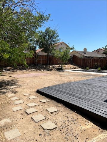 13281 Luna Rd, Victorville, CA 92392