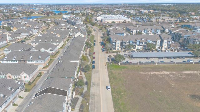 9443 Towne Lake Parkway, Cypress, TX 77433