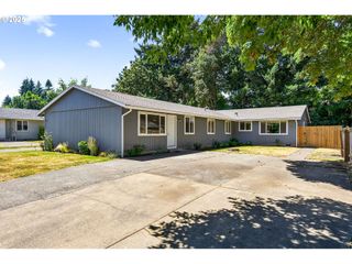 355 S MANZANITA Ct, Canby, OR 97013