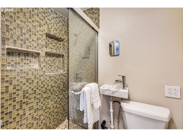 20350 Sw YORK St, Beaverton, OR 97003