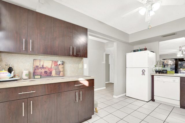 1811 SW Palm City Road A301, Stuart, FL 34994