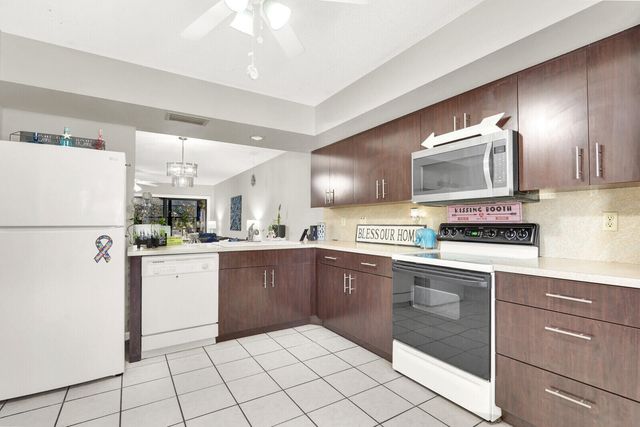 1811 SW Palm City Road A301, Stuart, FL 34994