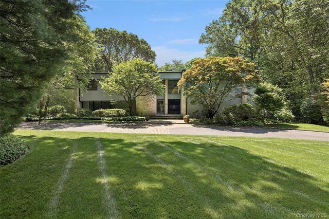 17 Danton Lane N, Locust Valley, NY 11560