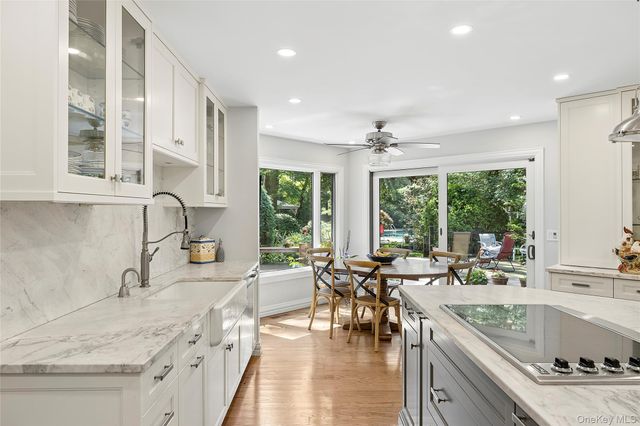 17 Danton Lane N, Locust Valley, NY 11560