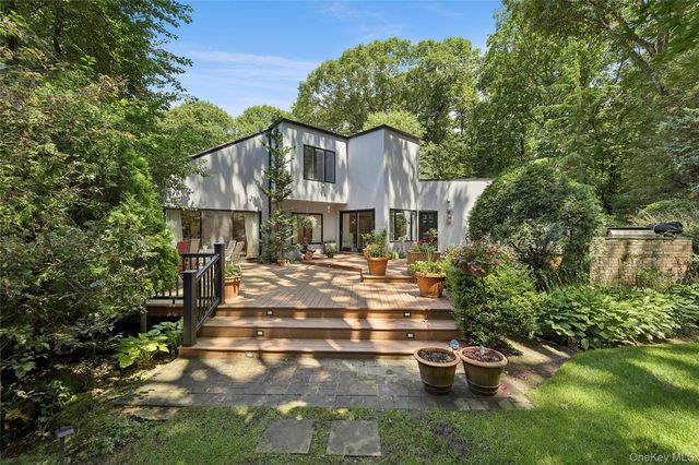 17 Danton Lane N, Locust Valley, NY 11560