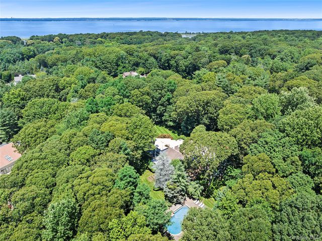 17 Danton Lane N, Locust Valley, NY 11560