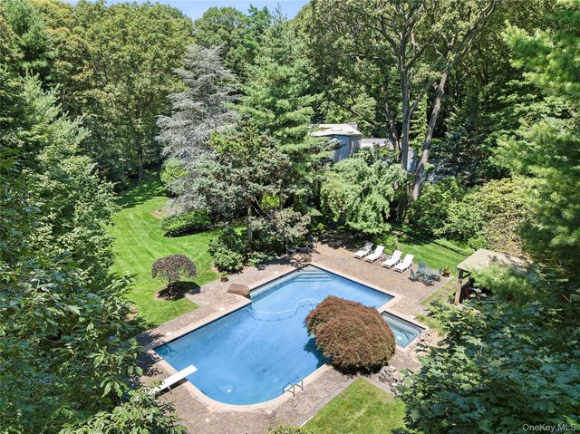 17 Danton Lane N, Locust Valley, NY 11560