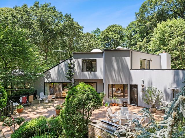 17 Danton Lane N, Locust Valley, NY 11560