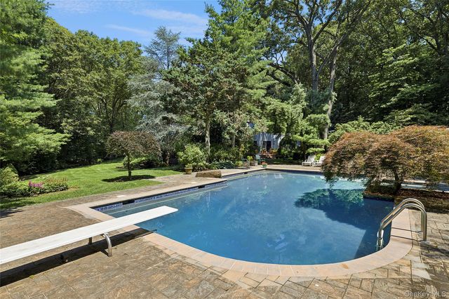 17 Danton Lane N, Locust Valley, NY 11560
