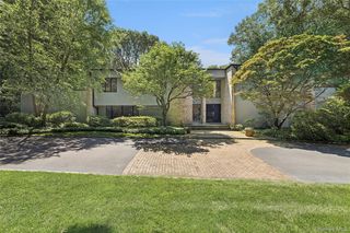 17 Danton Lane N, Locust Valley, NY 11560