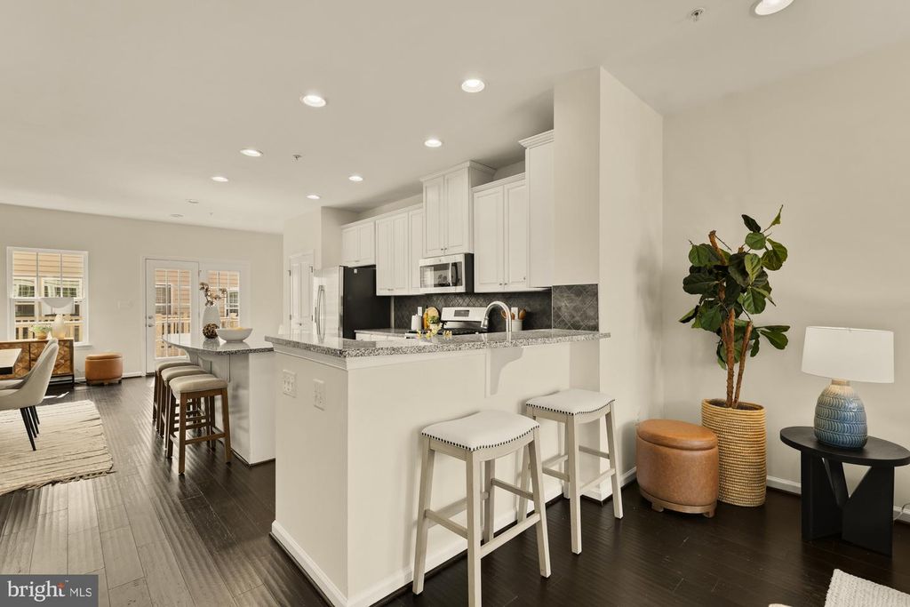 Image 7 of property listing at 5307 SMITHS COVE LN, Greenbelt, MD 20770