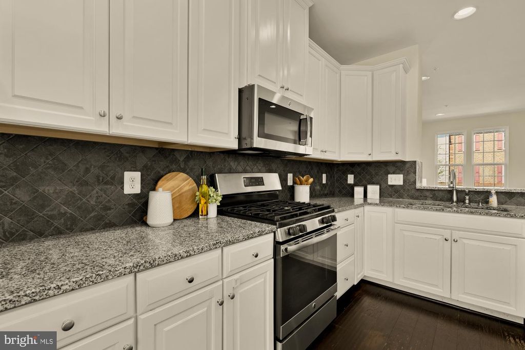 Image 11 of property listing at 5307 SMITHS COVE LN, Greenbelt, MD 20770