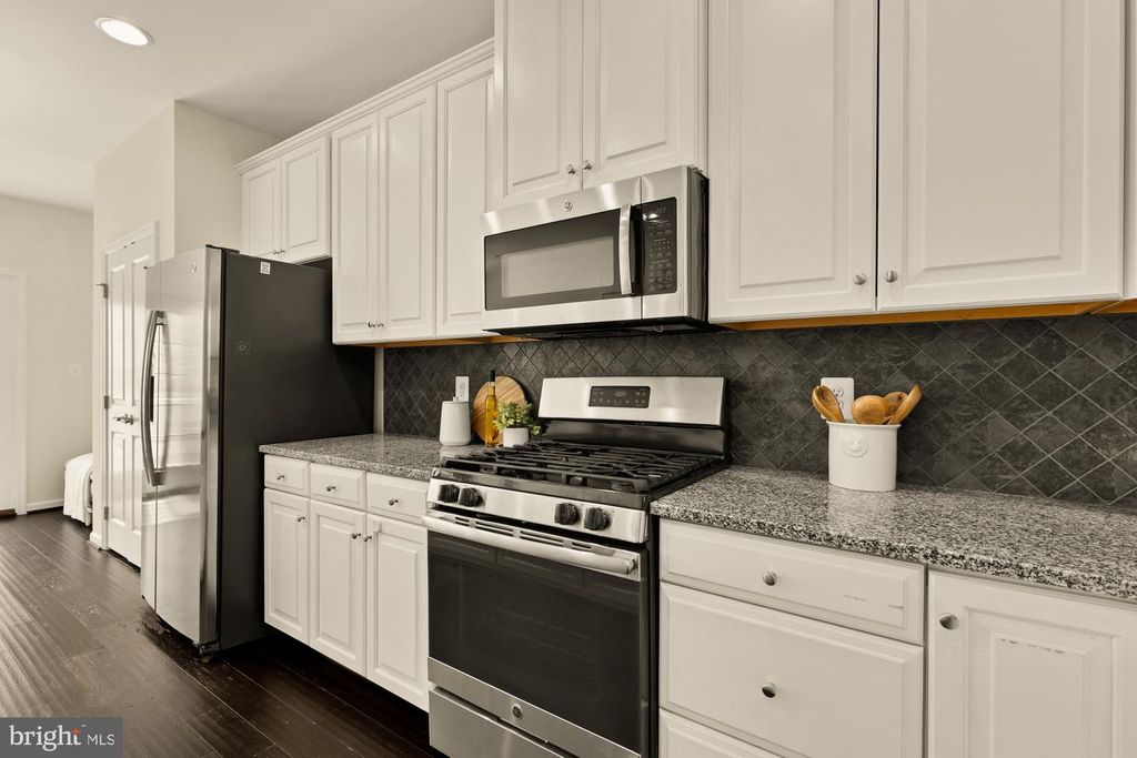 Image 12 of property listing at 5307 SMITHS COVE LN, Greenbelt, MD 20770