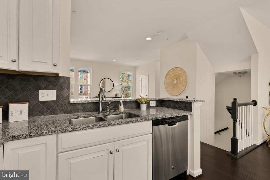 Image 13 of property listing at 5307 SMITHS COVE LN, Greenbelt, MD 20770