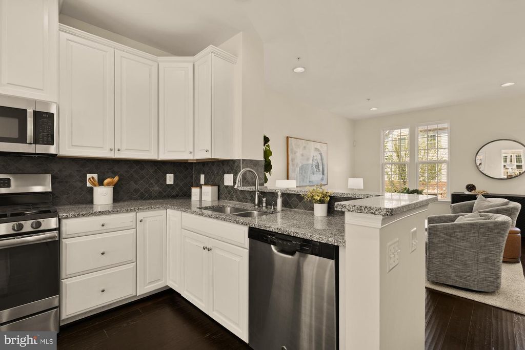 Image 14 of property listing at 5307 SMITHS COVE LN, Greenbelt, MD 20770