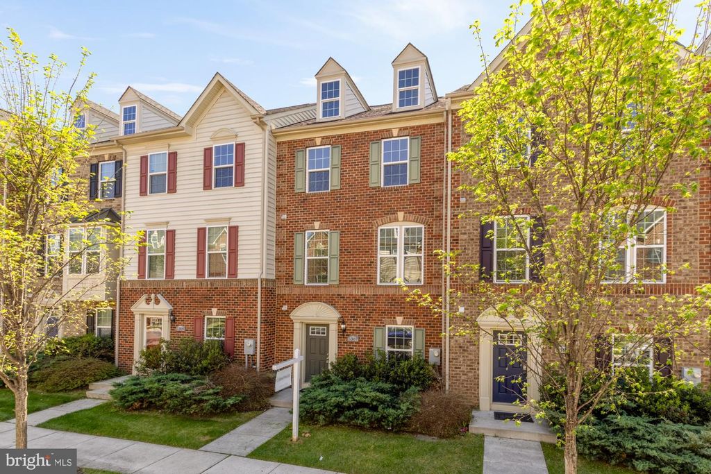 Image 2 of property listing at 5307 SMITHS COVE LN, Greenbelt, MD 20770