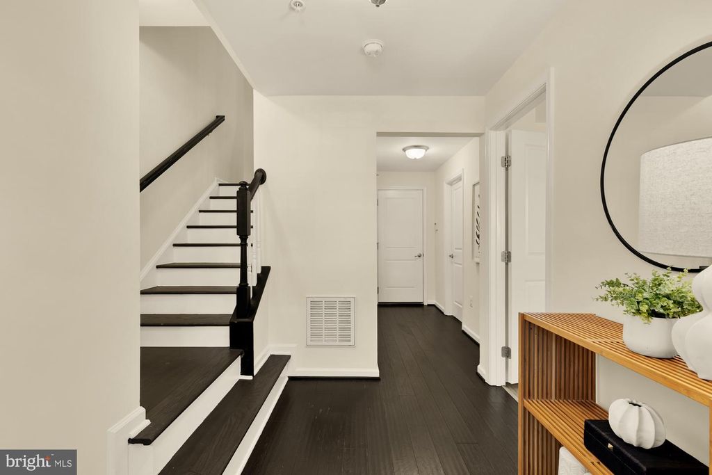 Image 3 of property listing at 5307 SMITHS COVE LN, Greenbelt, MD 20770