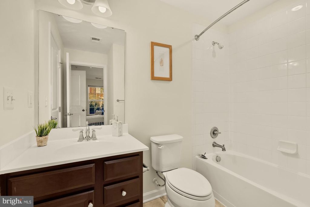 Image 6 of property listing at 5307 SMITHS COVE LN, Greenbelt, MD 20770