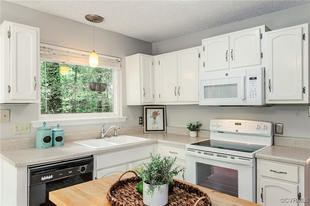3111 Three Bridges Rd, Midlothian, VA 23112