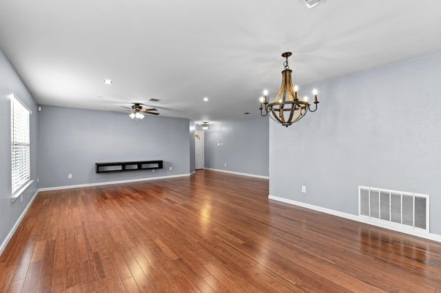 215 Sunny Brook DR, Leander, TX 78641