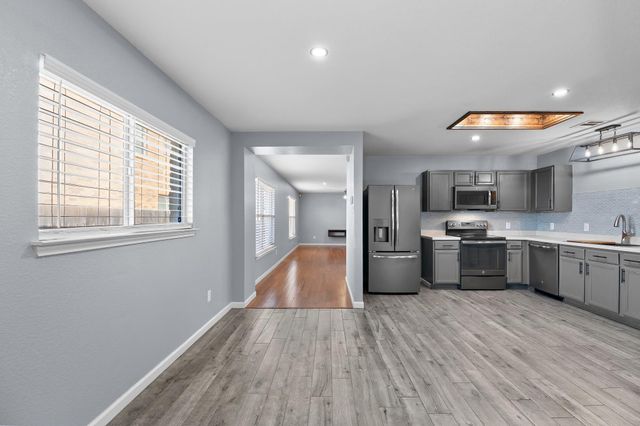 215 Sunny Brook DR, Leander, TX 78641