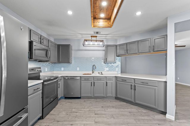 215 Sunny Brook DR, Leander, TX 78641