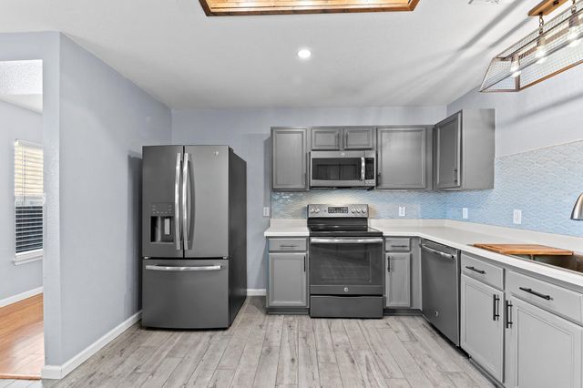 215 Sunny Brook DR, Leander, TX 78641