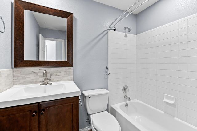 215 Sunny Brook DR, Leander, TX 78641