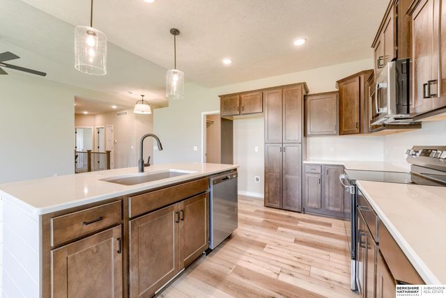 6021 N 168th Avenue, Omaha, NE 68116