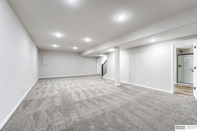 6021 N 168th Avenue, Omaha, NE 68116