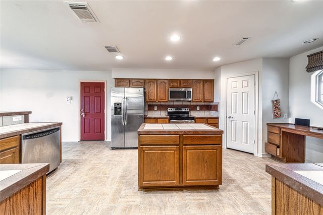 143 Mach Road, Ennis, TX 75119