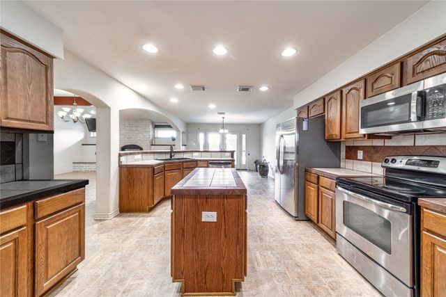 143 Mach Road, Ennis, TX 75119