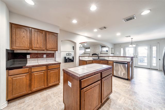 143 Mach Road, Ennis, TX 75119