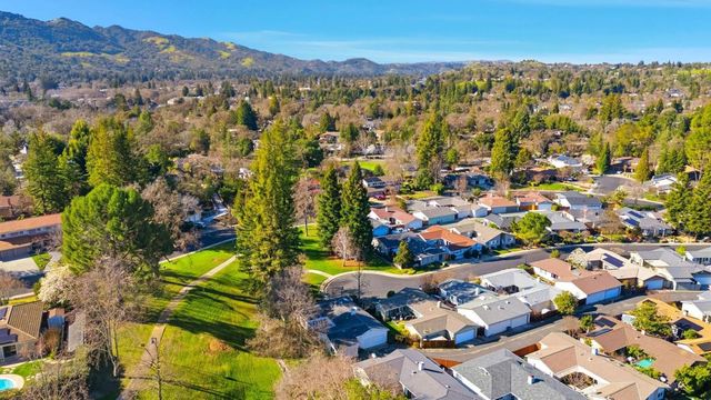 851 Luz Ct, Danville, CA 94526