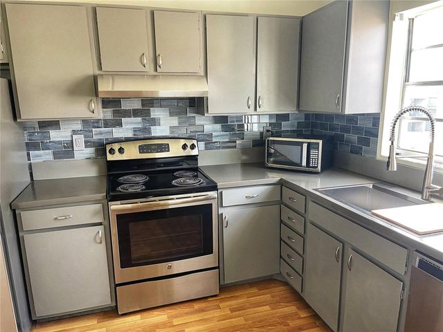 2846 SOMERSET PARK DRIVE 201, Tampa, FL 33613