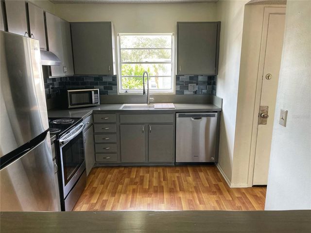 2846 SOMERSET PARK DRIVE 201, Tampa, FL 33613