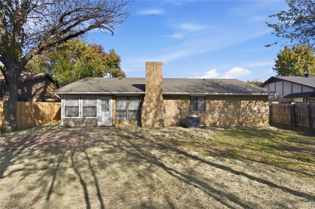 420 Thomas Chapel Drive, Arlington, TX 76014
