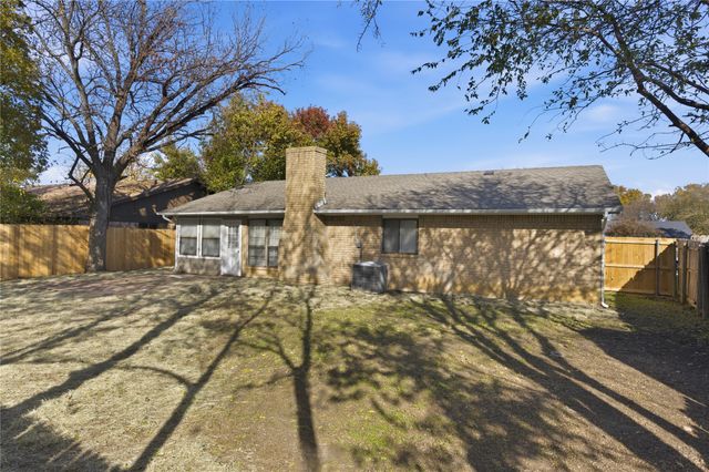 420 Thomas Chapel Drive, Arlington, TX 76014