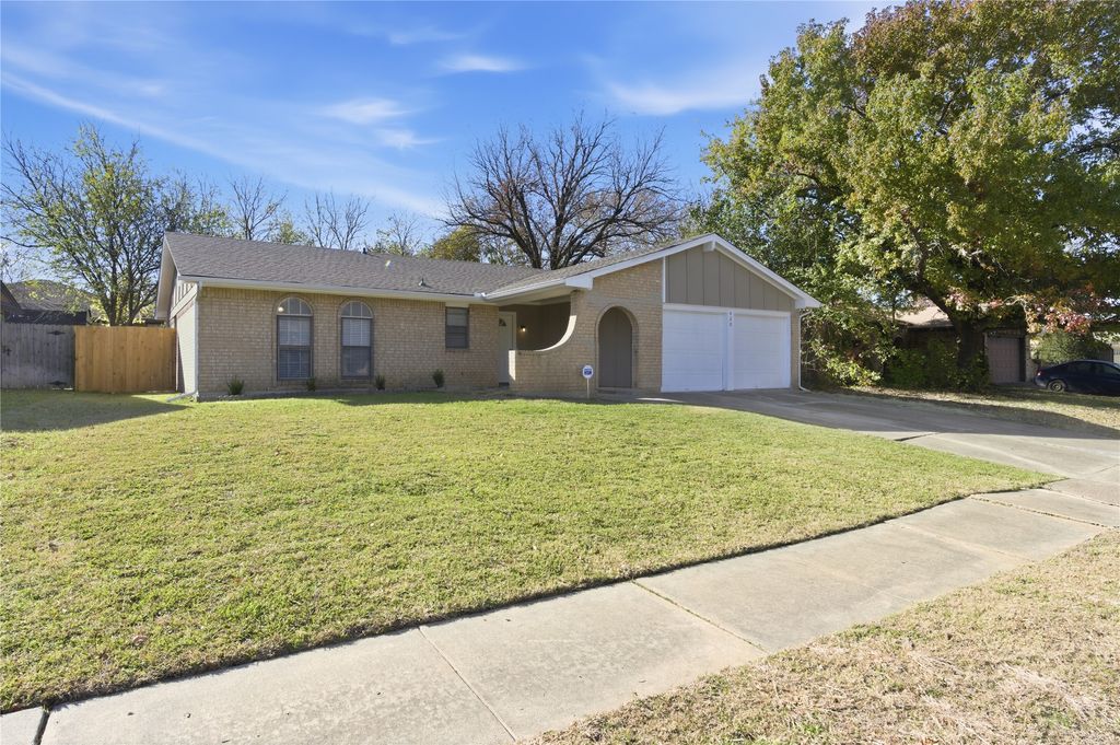 420 Thomas Chapel Drive, Arlington, TX 76014