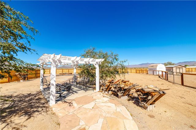 4938 N Davis Road, Golden Valley, AZ 86413