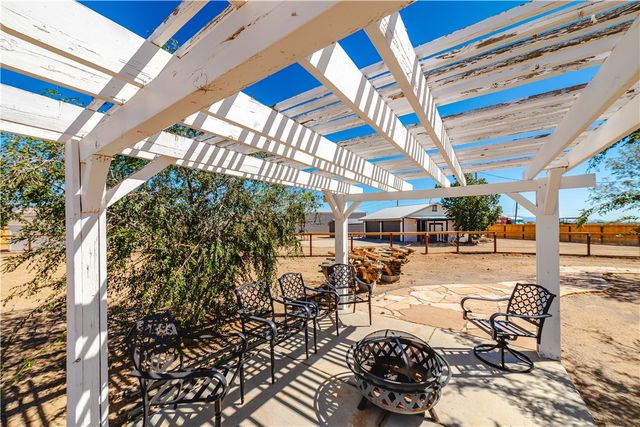 4938 N Davis Road, Golden Valley, AZ 86413