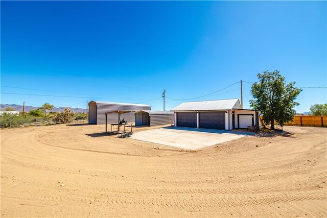 4938 N Davis Road, Golden Valley, AZ 86413