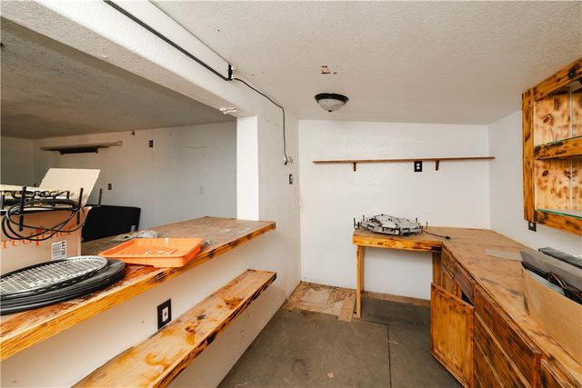 4938 N Davis Road, Golden Valley, AZ 86413