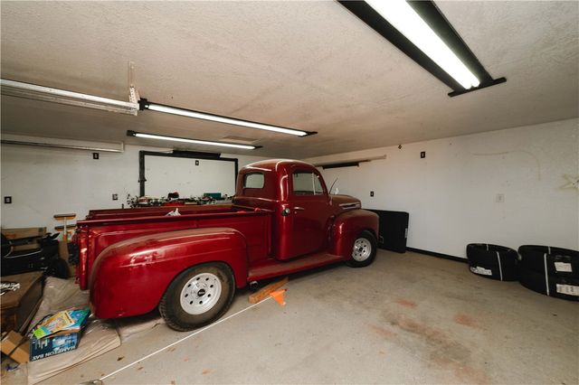 4938 N Davis Road, Golden Valley, AZ 86413