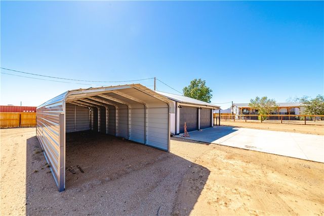 4938 N Davis Road, Golden Valley, AZ 86413