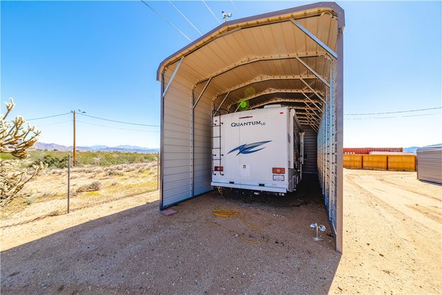 4938 N Davis Road, Golden Valley, AZ 86413