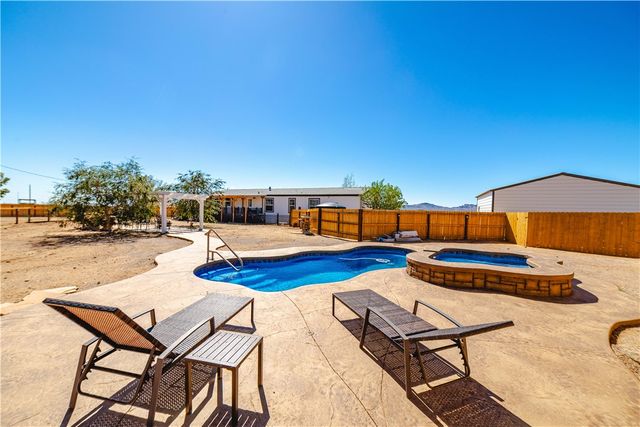 4938 N Davis Road, Golden Valley, AZ 86413