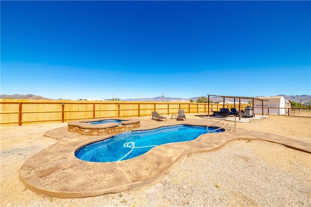 4938 N Davis Road, Golden Valley, AZ 86413